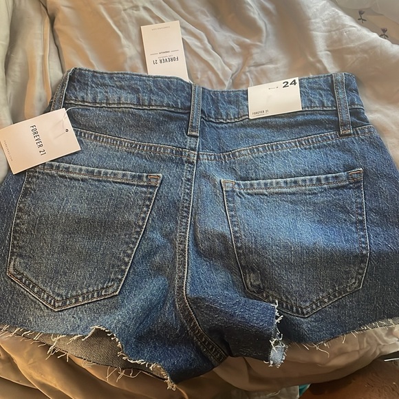 Women’s Jean shorts with embroidered sunflowers, brand new, never worn - Picture 2 of 2